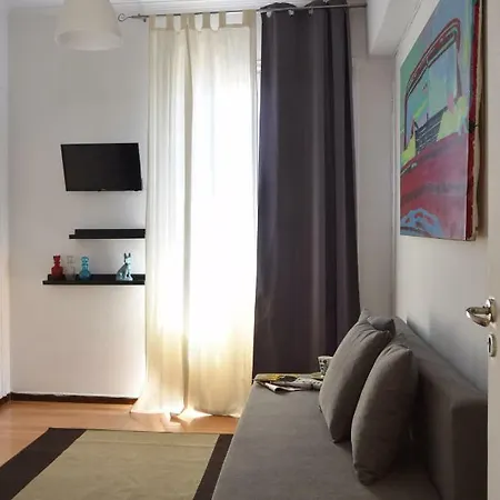 Artist's Lovely Nest Under The Shadow Of The Parthenon شقة أثينا