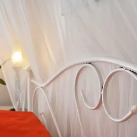 Artist's Lovely Nest Under The Shadow Of The Parthenon شقة أثينا
