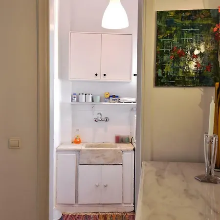 Artist's Lovely Nest Under The Shadow Of The Parthenon شقة أثينا
